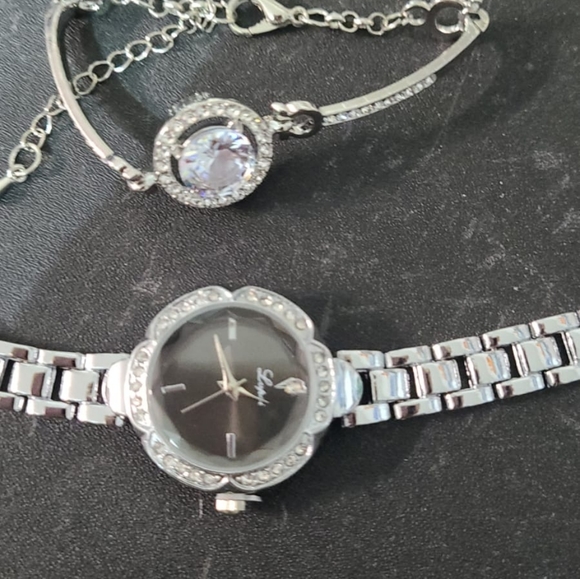 Women Bracelet Quartz Watches Luxury Rose Gold Gem - Picture 2 of 3